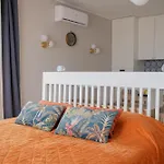 Ocean Bay Panoramic View Апартаменты *